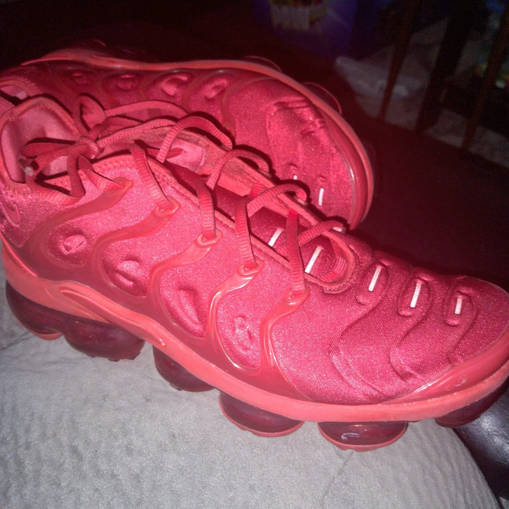Nike VaporMax Plus in Red